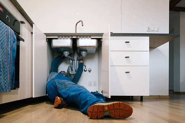 Professional Plumbing technician working in Buchanan Dam, TX